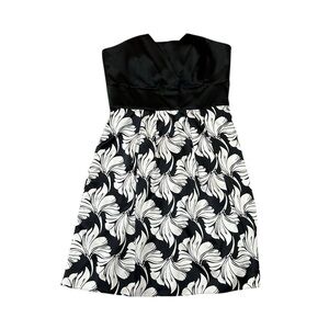 White House Black Market dress Size 10 Strapless Resort Classic